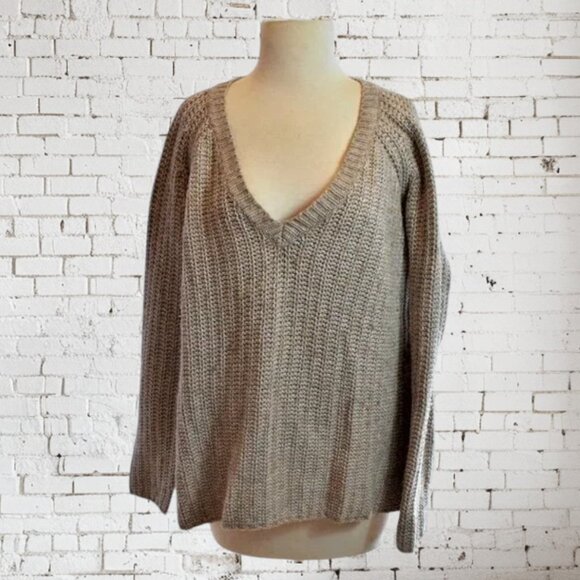 BCBGMaxAzria Wool Blend Sweater V-Neck Oversized - Picture 1 of 6